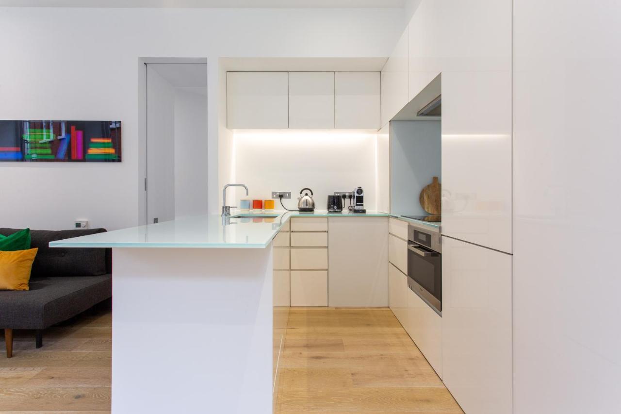 2 Bed 2 Bath Off Regent Street * London